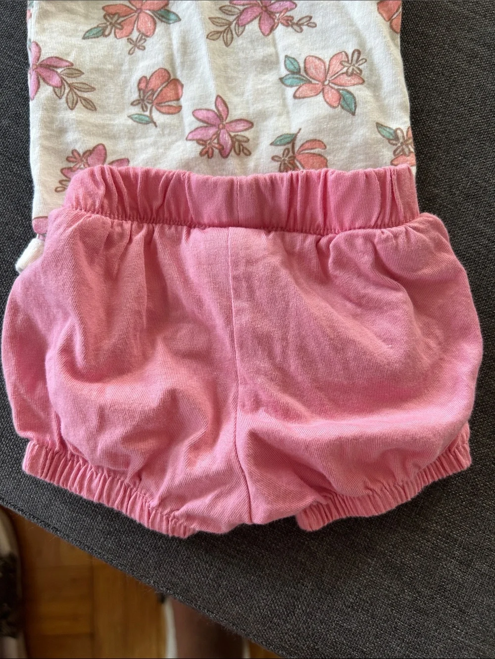 Carter’s 2-piece Floral set 🌺